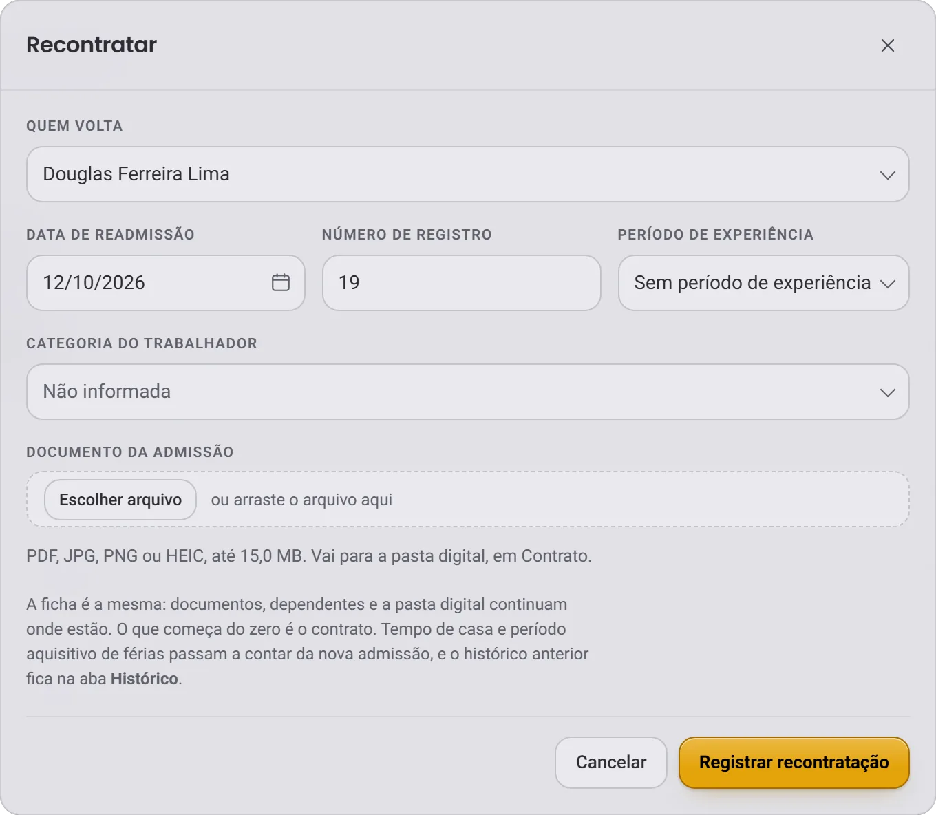 A janela Recontratar, com a pessoa que volta, a data de readmissão e o número de registro