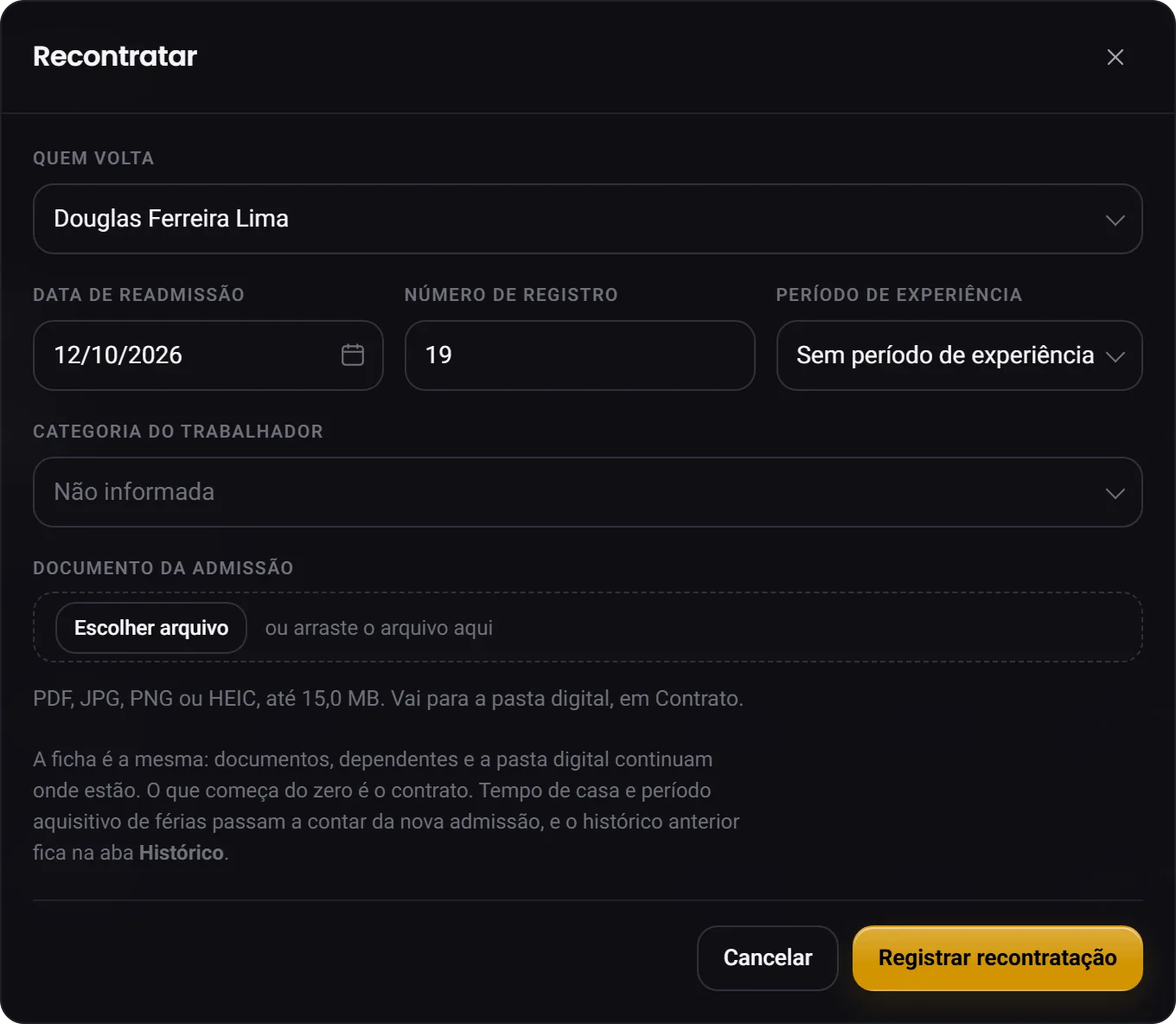 A janela Recontratar, com a pessoa que volta, a data de readmissão e o número de registro